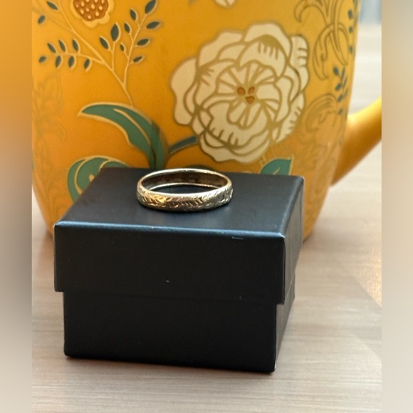 10k Vintage 90’s Yellow Gold Textured Band Ring Size 9 - Picture 2 of 15